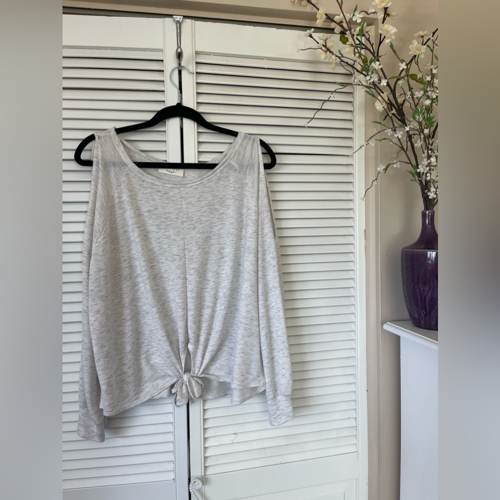 Lg Cut Out Long Sleeved Shirt